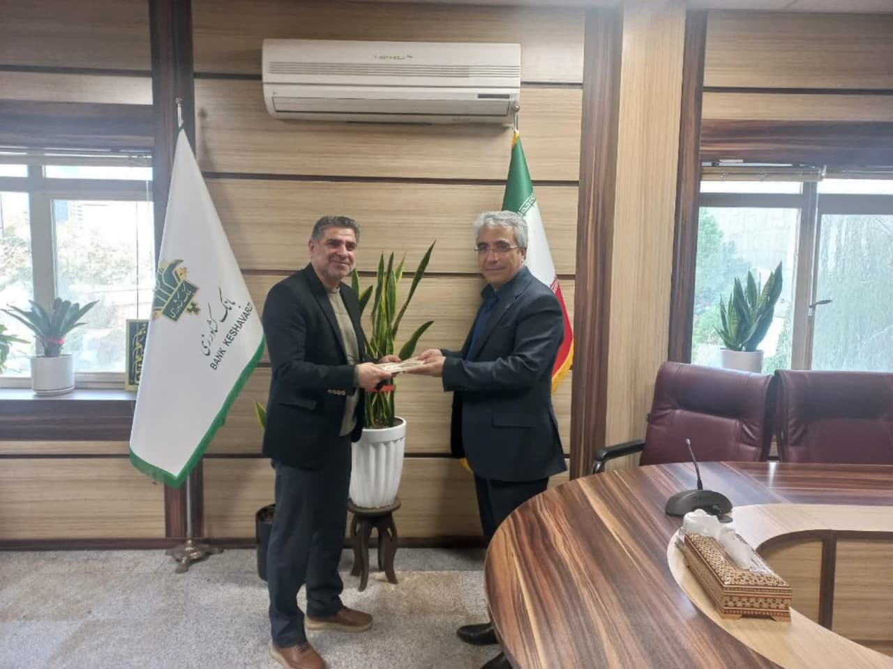 تقدیر از خدمات مدیریت شعب بانک کشاورزی